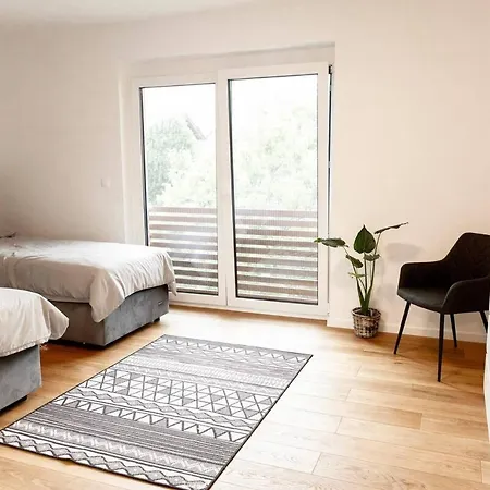Apartma Aura *