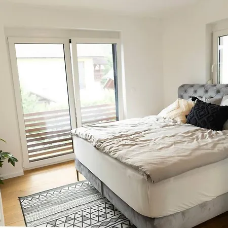 Apartament Aura *