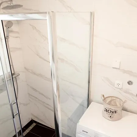 Aura Apartma Zirovnica