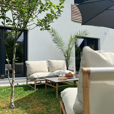 Apartma Aura Zirovnica