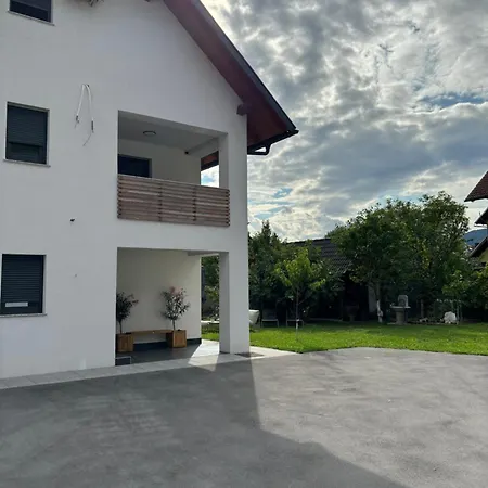 Apartma Aura