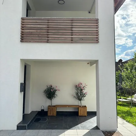 Apartma Aura Zirovnica
