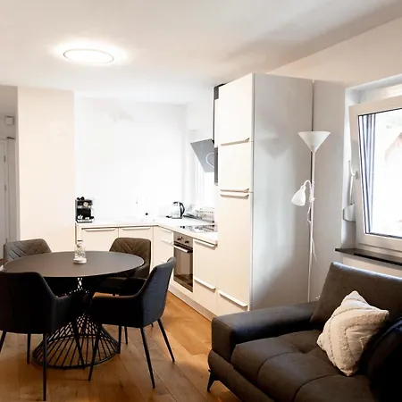 Aura Apartma Zirovnica