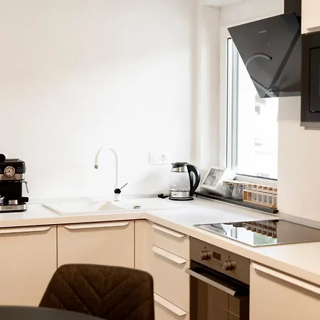 Apartma Aura Zirovnica