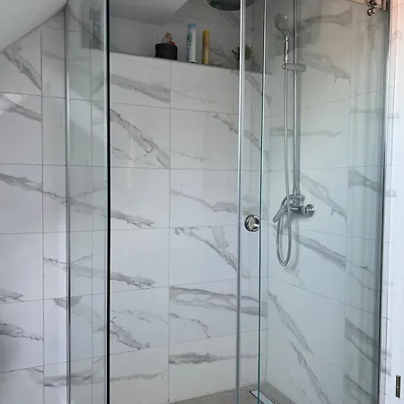 Aura Apartma Zirovnica