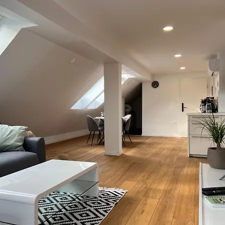 Aura Apartma Zirovnica