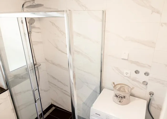 Aura Apartament Zirovnica