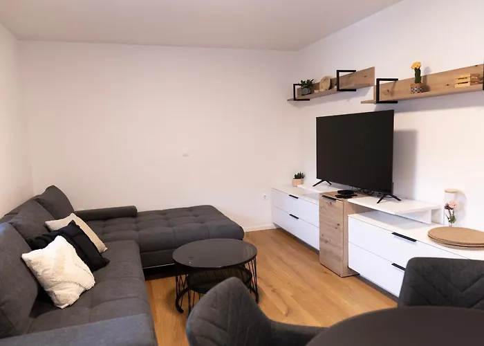 Apartament Aura Zirovnica